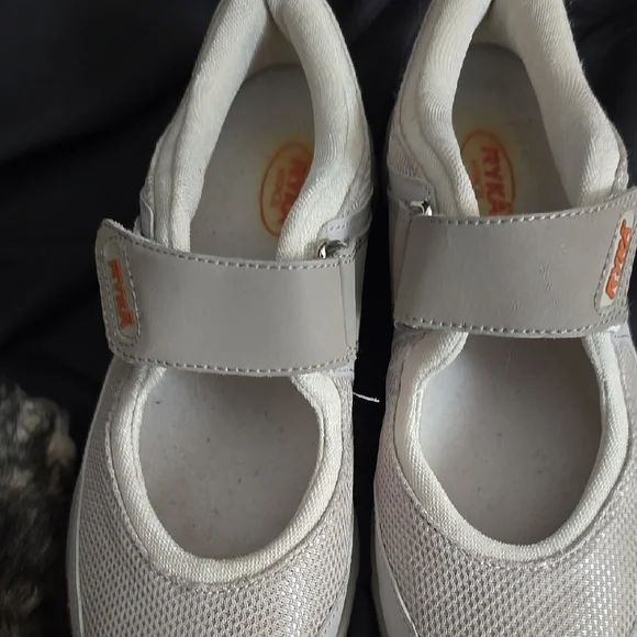 RYKA Gray Athletic Shoes with Textured Fabric - Picture 6 of 9